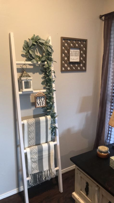 Blanket Ladder Corner Decor, Blanket Ladder Living Room Corner, Blanket Ladders Living Room, Decorating With A Ladder, Decor Ladder Living Room, Front Porch Ladder Ideas, Ladder In Bathroom Decor, Blanket Ladder Styling, Decorative Ladder Ideas Living Rooms