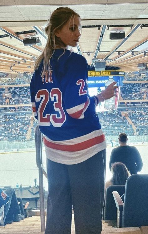 Nhl Wife Aesthetic, Nhl Wife, Hockey Jersey Outfit, Hockey Game Outfits, Courtside Seats, Grace Ivers, Hockey Game Outfit, Hockey Outfits, Hockey Wife