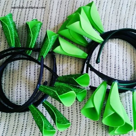 Fiona Ears Diy, Diy Shrek Birthday Party, Diy Shrek And Fiona Costume, How To Make Shrek Ears, Shrek Costume Ideas Diy, Baby Shrek Costume, Shrek Goodie Bags, Shrek Treats Party Ideas, Fiona Shrek Costume Diy