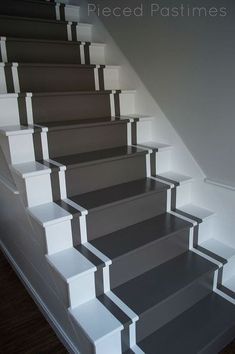 Basement Stairs Ideas, درج السلم, Carpet Staircase, Painted Staircases, Stairs Makeover, Staircase Remodel, Staircase Makeover, Basement Stairs, Painted Stairs