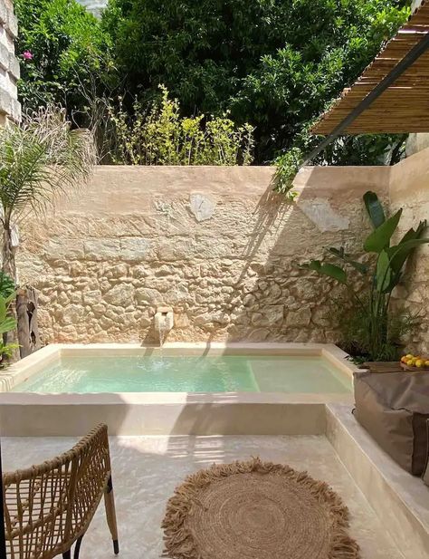 Raised Pools, House Pool, Pool Landscape Design, Small Patio Garden, Mini Pool, Small Pool Design, Small Pools, Puglia Italy, Private House