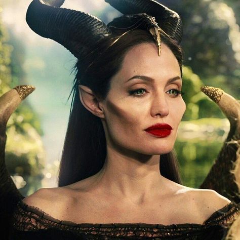 Maleficent Make Up Ideas, Halloween Malifecent, Maleficent Makeup Halloween, Maleficent Costume Diy, Maleficent Makeup, Maleficent Halloween Costume, Maleficent Cosplay, Maleficent Halloween, Maleficent Movie