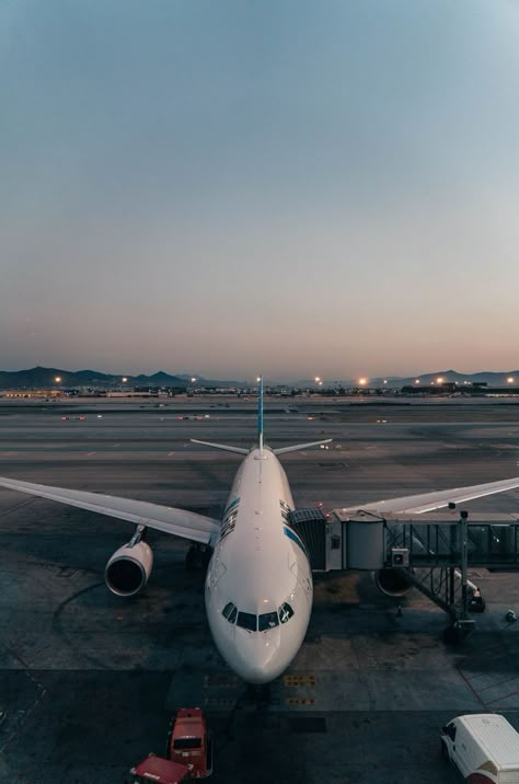 air plane Plane Asthetic Wallpers, Air Plane Wallpaper, Air Plane Aesthetic, Airforce Jet, Flight Wallpaper, Flight Aesthetic, Plane Wallpaper, Air Plain, Plane Photos