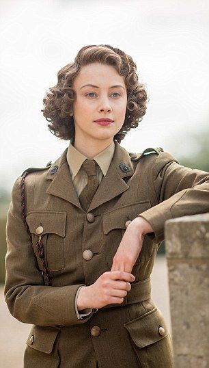 A Royal Night Out, Wwii Women, Sarah Gadon, Elisabeth Ii, Princess Elizabeth, Military Girl, Female Soldier, Girls Uniforms, Fashion Night