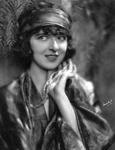 Colleen Moore by Freulich Bebe Daniels, Colleen Moore, 40 & Fabulous, Louise Brooks, Josephine Baker, Silent Film Stars, Marlene Dietrich, Silent Movie, Film Producer