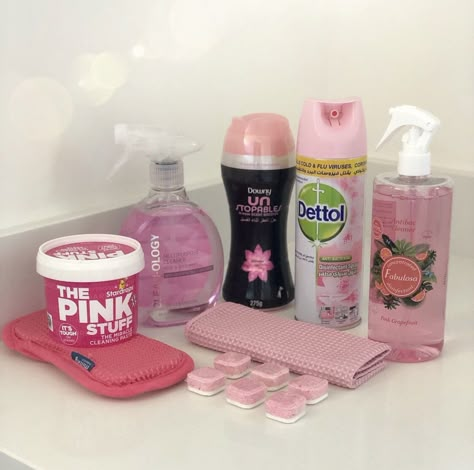 Pink Bathroom Essentials, Kawaii Cleaning Supplies, Pink Cleaning Aesthetic, Clean And Tidy Aesthetic, Pink Cleaning Products, Pink Cleaning Supplies, Cleaning Products Aesthetic, Cleaning Supplies Aesthetic, Housekeeper Aesthetic