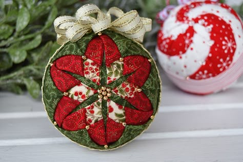 north-star-and-peppermint-pinwheel Kimekomi Ornaments, No Sew Ornaments, Sew Ornaments, Folded Star, Northern Star, Ribbon Ornaments, Star Ornaments, Red Green Christmas, Folded Fabric Ornaments