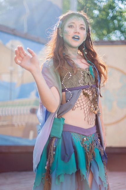 Blue Fairy Costume, Ren Faire Outfits, Mermaid Cosplay, Dark Mermaid, Ren Faire Costume, Mermaid Photography, Medieval Garb, Pretty Mermaids, Fair Outfits