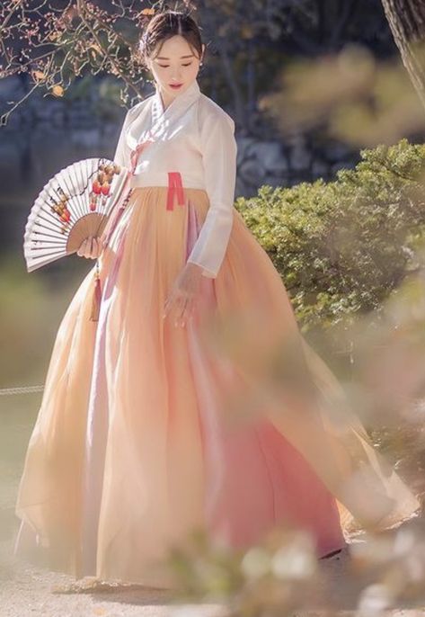 Korean Fashion Traditional, Hanbok Aesthetic, Korean Traditional Dress Hanbok, Korean Photography, Hanbok Traditional, Traditional Asian Dress, Mexican Quinceanera Dresses, Korea Dress, Korean Traditional Dress