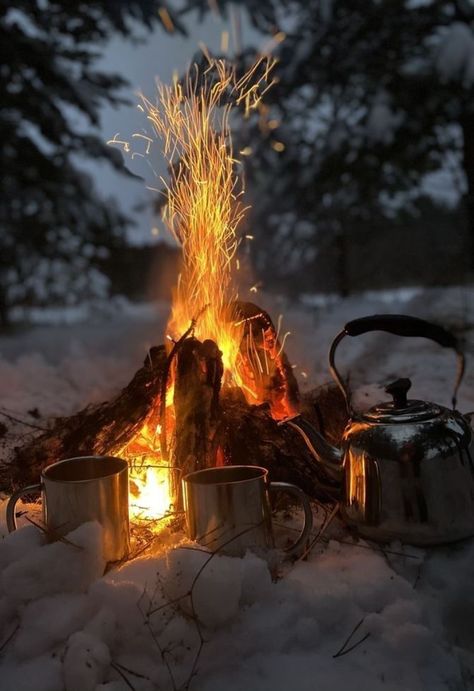 Christmas Cabins, Tea Images, Winter Fire, Dark Naturalism, Holiday Aesthetic, Camping Aesthetic, Fire Photography, Winter Cabin, Coffee Girl