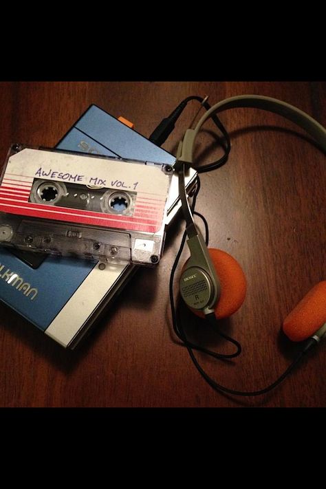 Peter Quill's Sony Walkman Awesome Mix Vol 1, Star Lord Cosplay, Baby Driver, Peter Quill, Stranger Things Aesthetic, Cassette Player, Star Lord, Music Players, Guardians Of The Galaxy