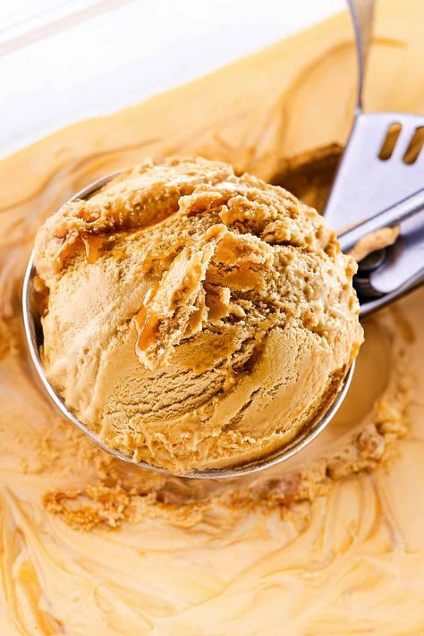 Caramel Ice Cream Recipe, Easy Salted Caramel, Ice Cream Salt, Homemade Salted Caramel, Salted Caramel Ice Cream, British Desserts, Ice Cream Mixture, Caramel Crunch, Caramel Ice Cream