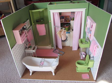 barbie bathroom - Google Search Bathroom Diorama, Bathroom Dollhouse, Doll Bathroom, Barbie Rooms, Room Diorama, Barbie Houses, Barbie Bathroom, Pink Shelves, Retro Barbie