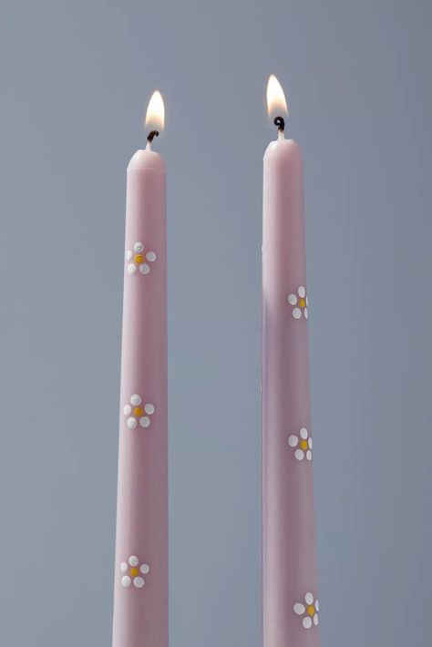 Candle Paint Design, Painted Flower Candles, Candlestick Painting Ideas, Candle Painting Inspiration, Different Candle Ideas, Easy Candle Painting Ideas, Hand Painted Candle Sticks, Candles Painting Ideas, Easy Candle Painting