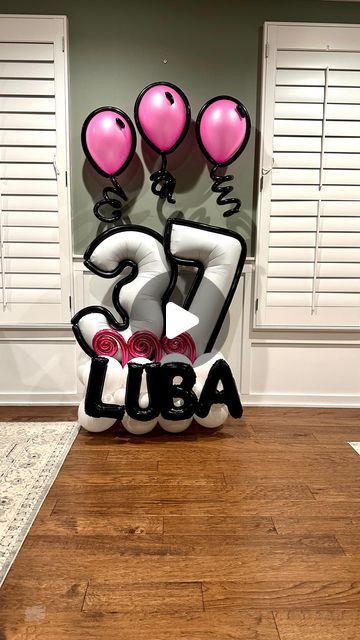 M&m Balloons, Balloon Installation Art, Decor Ballons Ideas, Welcome Home Balloons Ideas, Cartoon Balloons, Birthday Event Ideas, Comic Balloon, 3d Balloon, Creative Party Ideas