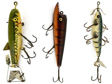 You may want to look for the old tackle box that holds your grandpa’s old fishing lure. These antique lures should not be left wasting away in the attic because they are serious collectibles today that are worth serious money. In this article we’ll show you some of the most valuable antique fishing lures. We’ll also tell you how to identify them and how to spot valuable antique fishing lures. Let’s #FishingLures Fish Decoys, Old Fishing Lures, Antique Fishing Lures, Vintage Fishing Lures, Lure Making, Reference Pics, Tackle Box, Old Tools, The Attic