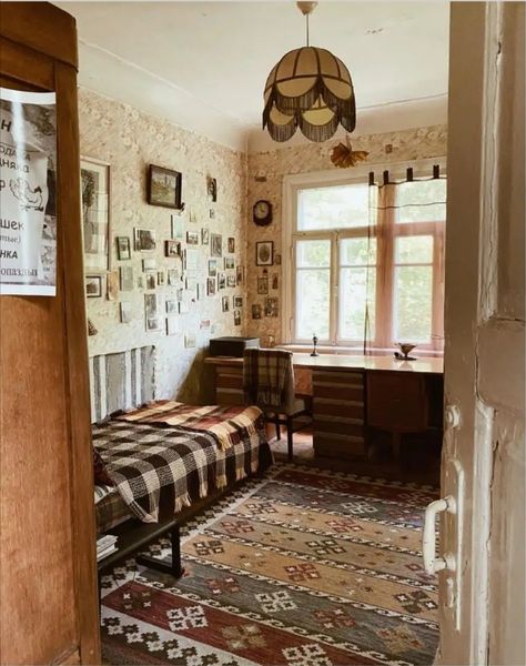 Soviet House Interior, Soviet Bedroom, Soviet Apartment Interior, Russian Bedroom, Soviet Interior, Soviet Apartment, Vintage Room Aesthetic, Primitive Bedroom, Old Room