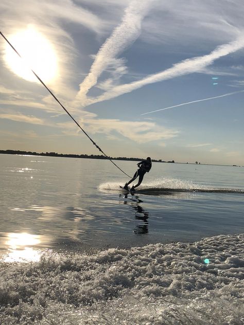 Waterski Aesthetic, Kitesurfing Aesthetic, Wakeboarding Aesthetic, Vacay Aesthetic, Wakeboarding Girl, Lake Vibes, 2023 Goals, Plum Hair, Lake Time