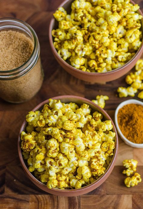 Recipe: Sweet & Salty Curried Popcorn Gourmet Popcorn Recipes, Colored Popcorn, Spiced Popcorn, Perfect Popcorn, Best Popcorn, Popcorn Recipe, Flavored Popcorn, Recipe Sweet, Gourmet Popcorn