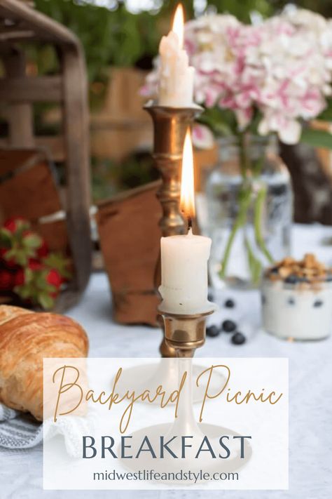 Cozy And Casual Picnic Breakfast In The Backyard - Midwest Life and Style Blog Backyard Breakfast, Picnic Centerpieces, Breakfast Table Decor, Breakfast Picnic, Picnic Menu, Potato Bar, Fall Picnic, Backyard Picnic, Dinner Party Summer