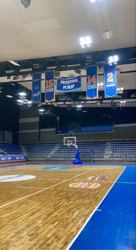 Dream Basketball Court, Basketball Gym Aesthetic, Basketball Court Pictures, Nba Wife, Basketball Aesthetic, Fiba Basketball, Basketball Motivation, Basketball Gym, Indoor Basketball Court