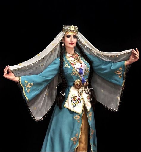 Middle East Clothing, Turkey Clothes, Turkey Culture, Algerian Clothing, Turkish Clothing, Ancient Dress, Turkish Dress, World Building, Time Periods