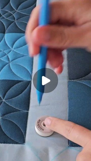 Quilting Videos Tutorials Youtube, Quilting Ideas Machine, How To Quilt On A Sewing Machine, Best Quilting Sewing Machine, Creative Quilt Borders, Custom Quilting Ideas, Top Quilting Designs, Free Motion Quilting Borders, Manx Quilting