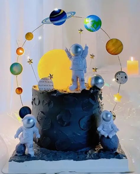 Astronaut Theme Cake, Astronaut Cake, Astronaut Theme, Planet Cake, Galaxy Cake, Sun Birthday, Ballerina Cakes, Outer Space Birthday, Space Birthday Party