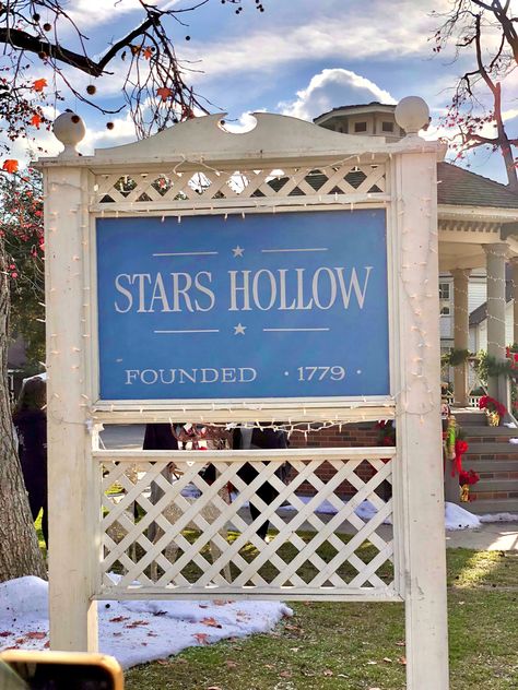 Gilmore Girls Stars Hollow Gilmore Girls Theme Party, Gilmore Girls Baby Shower Ideas, Gilmore Girls Party Ideas, Stars Hollow Sign, Gilmore Party Ideas, Gilmore Girls Decor, Autumn Gilmore, Gilmore Girls Party, Gilmore Girls Coffee