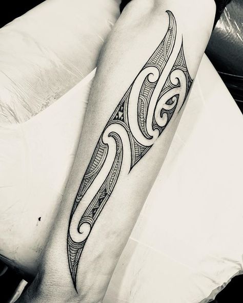 Last lot of moko before Aussie mish, Nga mihi koutou 🤙🏾 #moko #blackinktattoo #lineworktattoo #maoritattoo Ta Moko Drawing, Tamoko Women Maori Tattoos, Tamoko Maori Design, Tamoko Designs, Ta Moko Women, Māori Designs, Practice Tattooing, Moko Tattoo, Maori Tattoo Arm