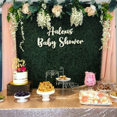 Boxwood Backdrop Ideas, Baby Shower Backdrop No Balloons, Hedge Backdrop, Greenery Background Photo Backdrops, Hedge Photo Backdrop, Boxwood Bridal Shower Backdrop, Greenary Backdrops Wallpaper, Floral Wall Backdrop Greenery Wallpaper, Bachelorette Food