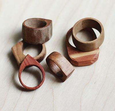 Whimsically Simple DIY Wood Rings have an understated elegance. Olive Theory, Wooden Rings Engagement, Diy Ring, Astuces Diy, Diy Rings, Wood Rings, Rings Cool, Wooden Rings, Bijoux Diy