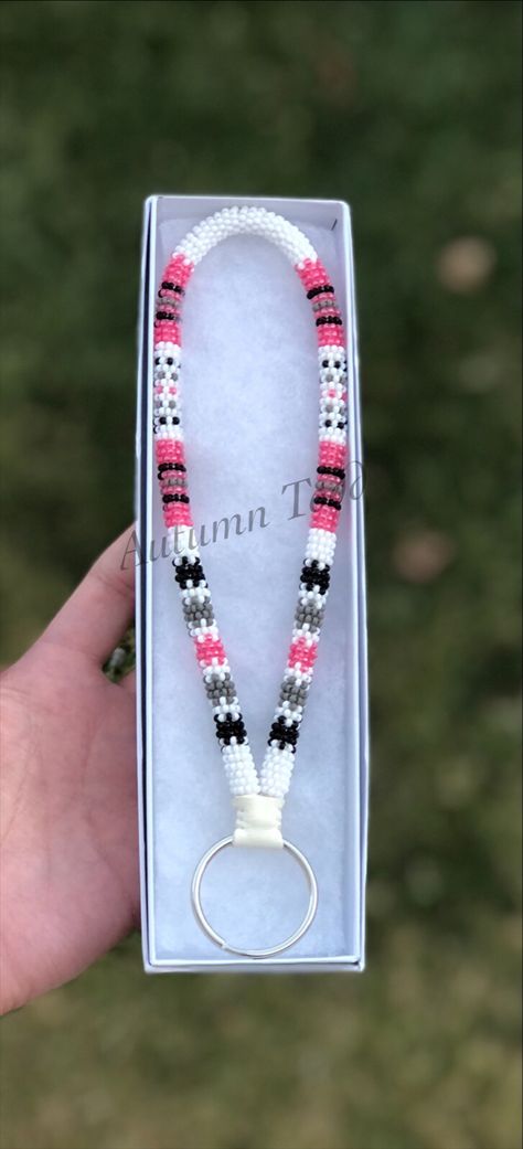 Beaded Keychains Native American Pattern, Bead Loom Projects Ideas, Beaded Lanyards Native American Pattern, Native Beaded Lanyards, Beaded Keychain Patterns, Beaded Lanyard Patterns, Beaded Keychains Patterns, Wristlet Patterns, Native Earrings