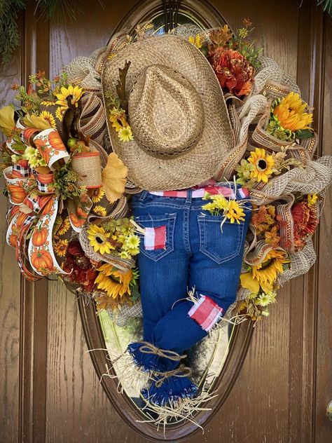 Scarecrow Wreath Diy, Scarecrow Wreaths, Cowboy Wreath, Halloween Cowboy, Cowboys Wreath, Pumpkins Diy, Make A Scarecrow, Easter Swags, Farmhouse Porch Decor