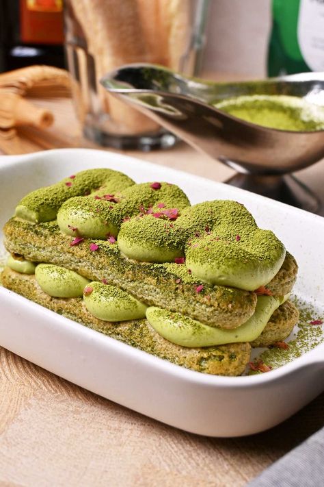 Poured Matcha Tiramisu - Jaja Bakes Matcha Butter Mochi, Caramel Toppings, Matcha Tiramisu Recipe, Matcha Caramel, Matcha Food, Matcha Dessert Recipes, Matcha Roll Cake, Matcha Desserts, Creamy Matcha