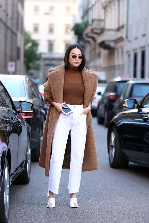 How To Wear White Jeans in Winter In 11 Easy, Stylish Outfits White Denim Jeans Outfit, White Jeans Outfit Winter, White Denim Outfit, Neutral Winter Outfit, Best White Jeans, How To Wear White Jeans, White Jeans Winter, White Pants Outfit, Chique Outfit