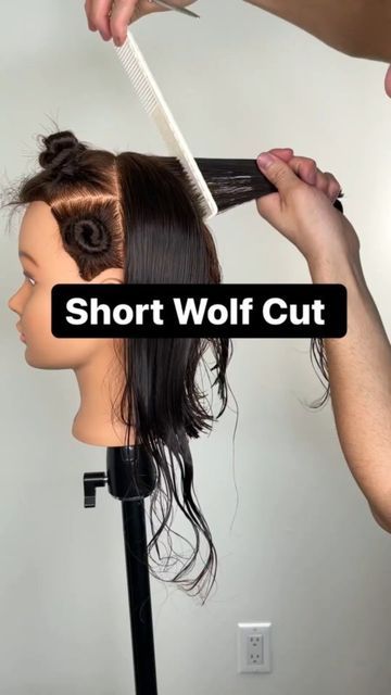 Hair Cut Guide, Mullet Women, Short Hair Tomboy, Easy Hair Cuts, Haircut Straight, Haircut With Bangs, Modern Mullet, Diy Haircut, Long Wolfcut Haircut