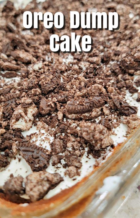 Oreo Dump Cake, Oreo Dirt Cake, Brownie Mix Recipes, Dessert Oreo, Cake Mix Desserts, Dirt Cake, Potluck Desserts, Dump Cake Recipes, Dump Cake