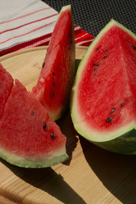 Watermelon Slices Aesthetic, Watermelon Summer Aesthetic, Watermelon Aesthetic Vintage, Watermelon Asethic, Summer Red Aesthetic, Red Summer Aesthetic, Watermelon Desserts, Watermelon Photography, Albanian Summer