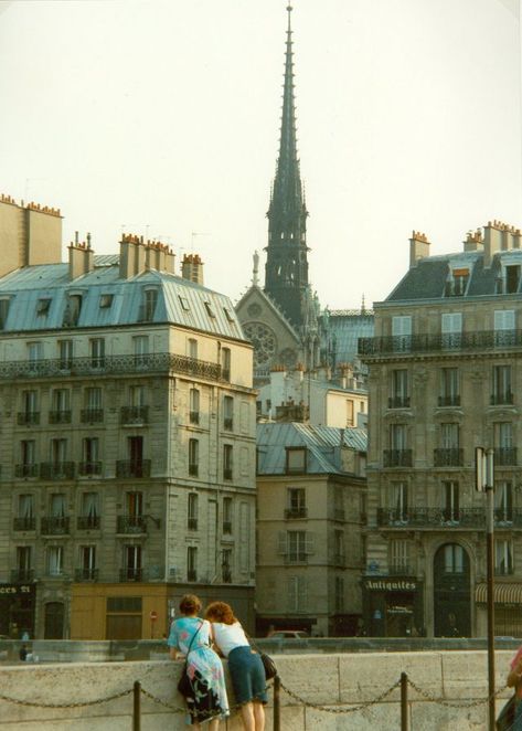 Everyday Scenes Photography, Paris 70s Aesthetic, Paris Vintage Photography, Paris Street Photography, Paris Aesthetic Vintage, Paris 70s, 60s France, Paris 80s, Paris 90s