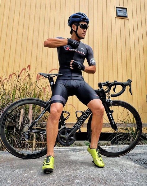 Cycling Apparel Men, Hot Gym Outfits, Cycling Lycra, Cycling Attire, Cycling Photography, Lycra Men, Cycling Wear, Country Men, Mens Cycling