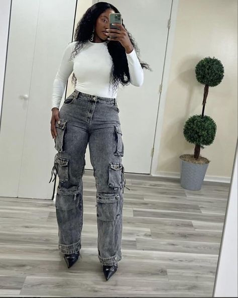 Cargo Jeans Outfit Women, Jeans For Ladies, Statement Jeans, Jeans Outfit Winter, Silver Springs, Jeans Outfit Women, Cargo Pants Outfit, Winter Closet, Jeans Outfit Casual