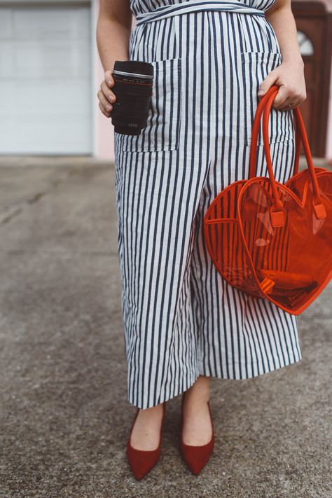 Haute Couture, Red Heart Purse Outfit, Heart Purse Diy, Heart Purse Outfit, Heart Bag Outfit, Red Heart Purse, Heart Shape Bag, Heart Outfit, Hairstyle For Long Hair