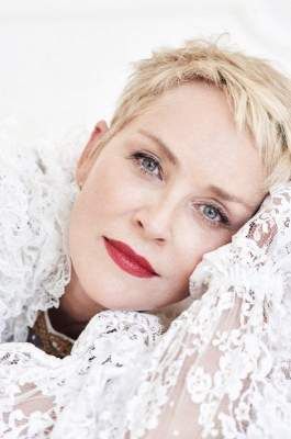 Sharon Stone Short Hair, Hairstyles For Women In Their 40s, Edgy Short Hair, Cool Blonde, Sharon Stone, Stone Pictures, Aids Hiv, Hair Blog, Hair Collection