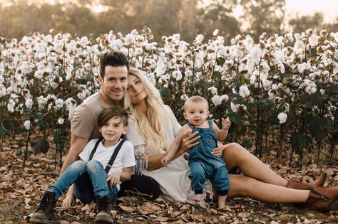 Family photography / cotton field / portrait / rustic / family photo How To Pose Family Of Four, Life Style Family Photography, Cottonfield Photoshoot, Cotton Field Photography Family, Simple Family Pictures, Front Porch Family Pictures, Cotton Photo Shoot, Cottonfield Family Pictures, Fall Cotton Field Family Pictures