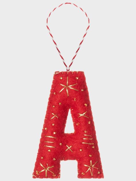 Felt Letters Christmas, Felt Ornaments Letter, Felt Letter Christmas Ornaments, Embroidered Letter Ornament, Felt Initial Ornament Diy, Initial Felt Ornaments, Letter Felt Ornaments, Felt Keychain Pattern, Felt Initial Ornament