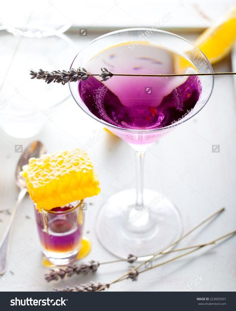 Martini, lavender, honey, lemon cocktail on a white background. Honey Lemon Cocktail, Lavender Cocktails, Elderflower Martini, Elderflower Recipes, Lavender Martini, Elderflower Cocktail, Lavender Cocktail, Lemon Cocktail, Lavender Syrup