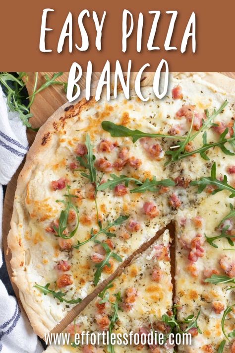 An easy and delicious pizza bianca recipe with pancetta and rocket. Also known as white pizza - without tomato sauce! Pizza Recipes Without Tomato Sauce, Pizza Without Tomato Sauce, Recipe With Pancetta, Pizza Bianca Recipe, White Pizza Sauce, Pancetta Recipes, Mozzarella Pizza, Small Pizza, Pizza Bianca