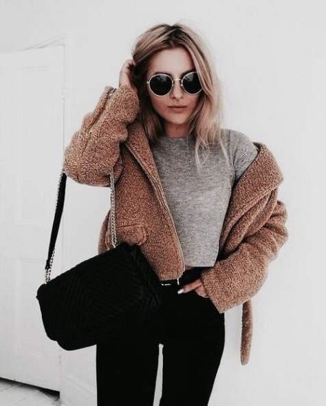 5 Reasons Why You Should Cut Your Hair This Fall Cropped Teddy Jacket Outfit, Teddy Coat Outfit Winter, Teddy Jacket Outfit, Cropped Teddy Jacket, Coat Outfit Winter, Teddy Coat Outfit, Sweater Street Style, Fall Fashion Coats, Mode Rose