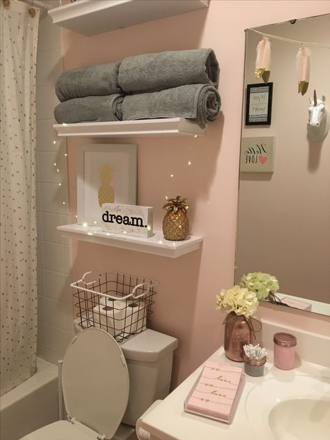 Name In Room Ideas, Grey And Pink House Decor, Blush Pink And Grey Bathroom Ideas, Girl Bathroom Ideas Apartment, College Dorm Bathroom Ideas Pink, Master Bath Ideas Apartment, Pink Restroom Decor Ideas, Pink Bathroom Interior Design, Pink Half Bathroom